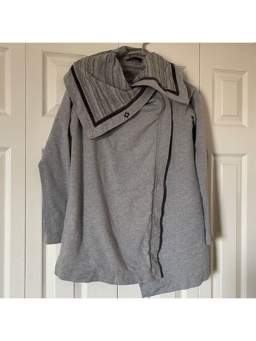 Lululemon Grey Wrap jacket Size 4 🥰🥰🔥🔥